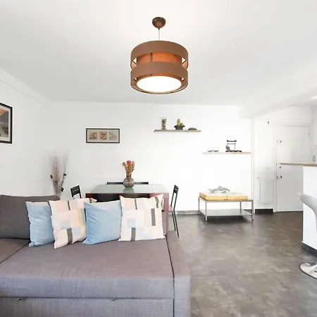 Le Versailles Plaisir Et Confort En Centre-ville, Pour Sejours En Famille Ou Business Apartment
