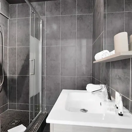 Le Versailles Plaisir Et Confort En Centre-ville, Pour Sejours En Famille Ou Business Apartment *